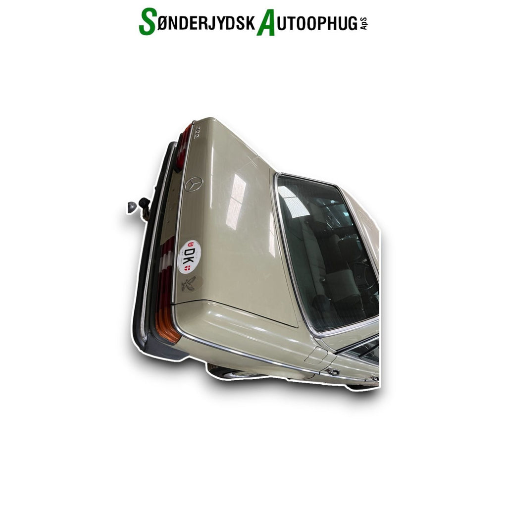 Mercedes 200 - W123 Pluk-Selv-Bil Med OEM Nr. Ophugger Fra Mercedes Ophugger
