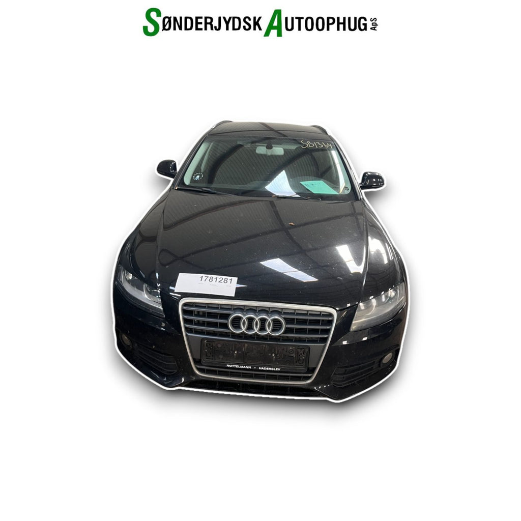 Audi A4 Pluk-Selv-Bil Med OEM Nr. Ophugger Fra Audi Ophugger