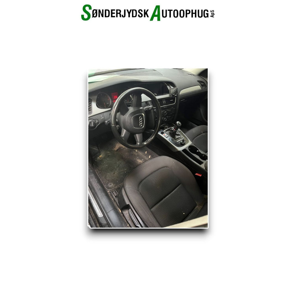 Audi A4 Pluk-Selv-Bil Med OEM Nr. Ophugger Fra Audi Ophugger