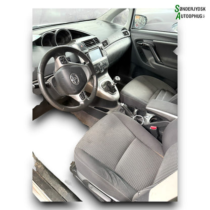 Toyota Verso-S Pluk-Selv-Bil Med OEM Nr. Ophugger Fra Toyota Ophugger