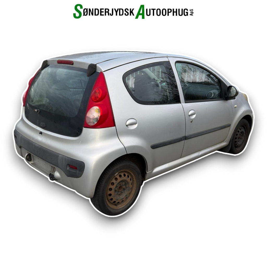 Peugeot 107 Pluk-Selv-Bil Med OEM Nr. Ophugger Fra Peugeot Ophugger