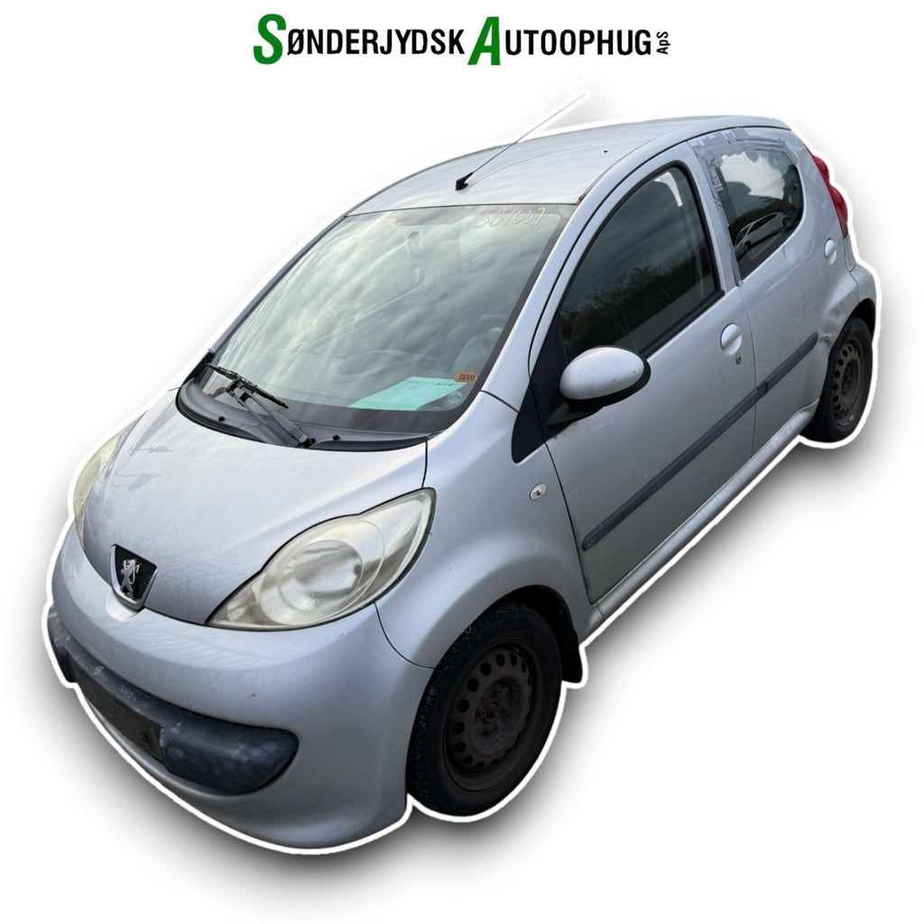 Peugeot 107 Pluk-Selv-Bil Med OEM Nr. Ophugger Fra Peugeot Ophugger