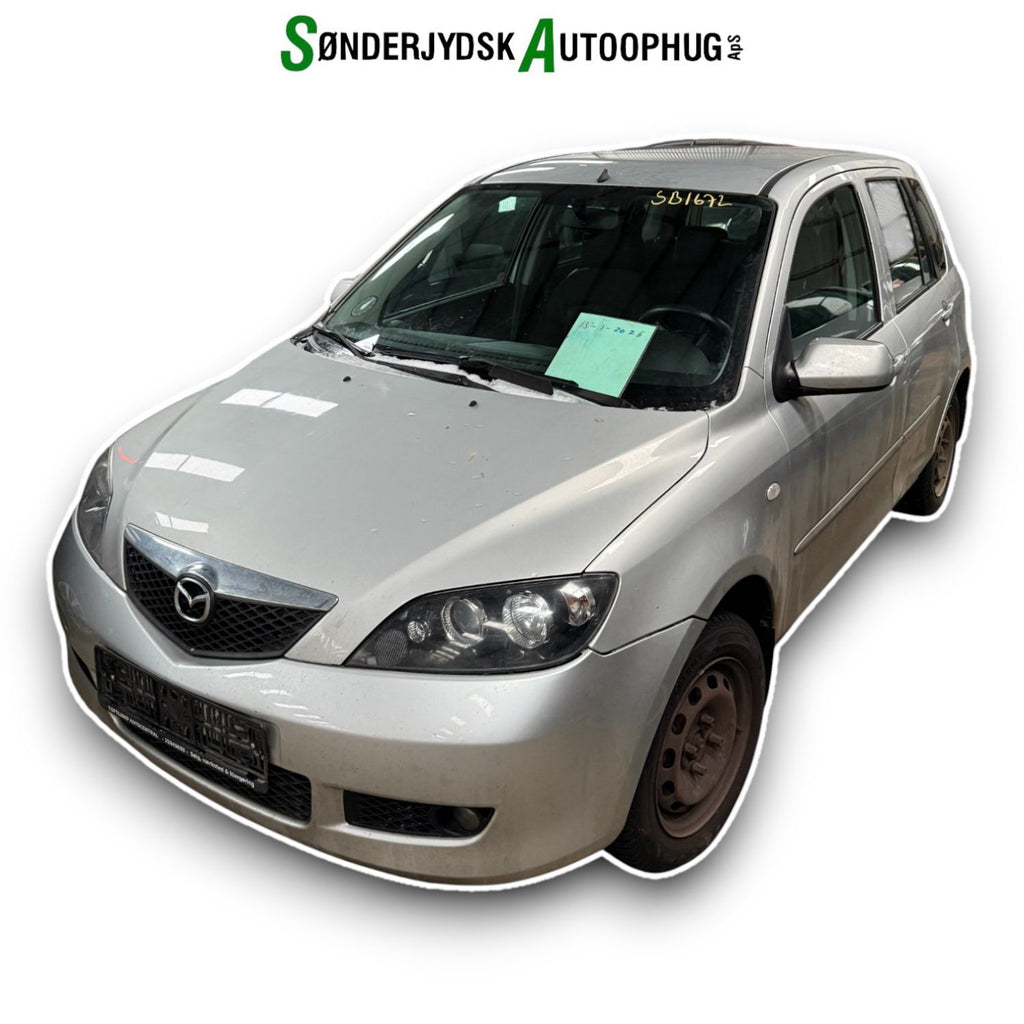 Mazda 2 Nd Pluk-Selv-Bil Med OEM Nr. Ophugger Fra Mazda Ophugger