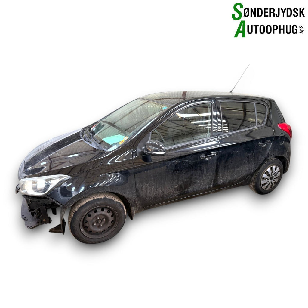 Hyundai I20 Nl Pluk-Selv-Bil Med OEM Nr. Ophugger Fra Hyundai Ophugger