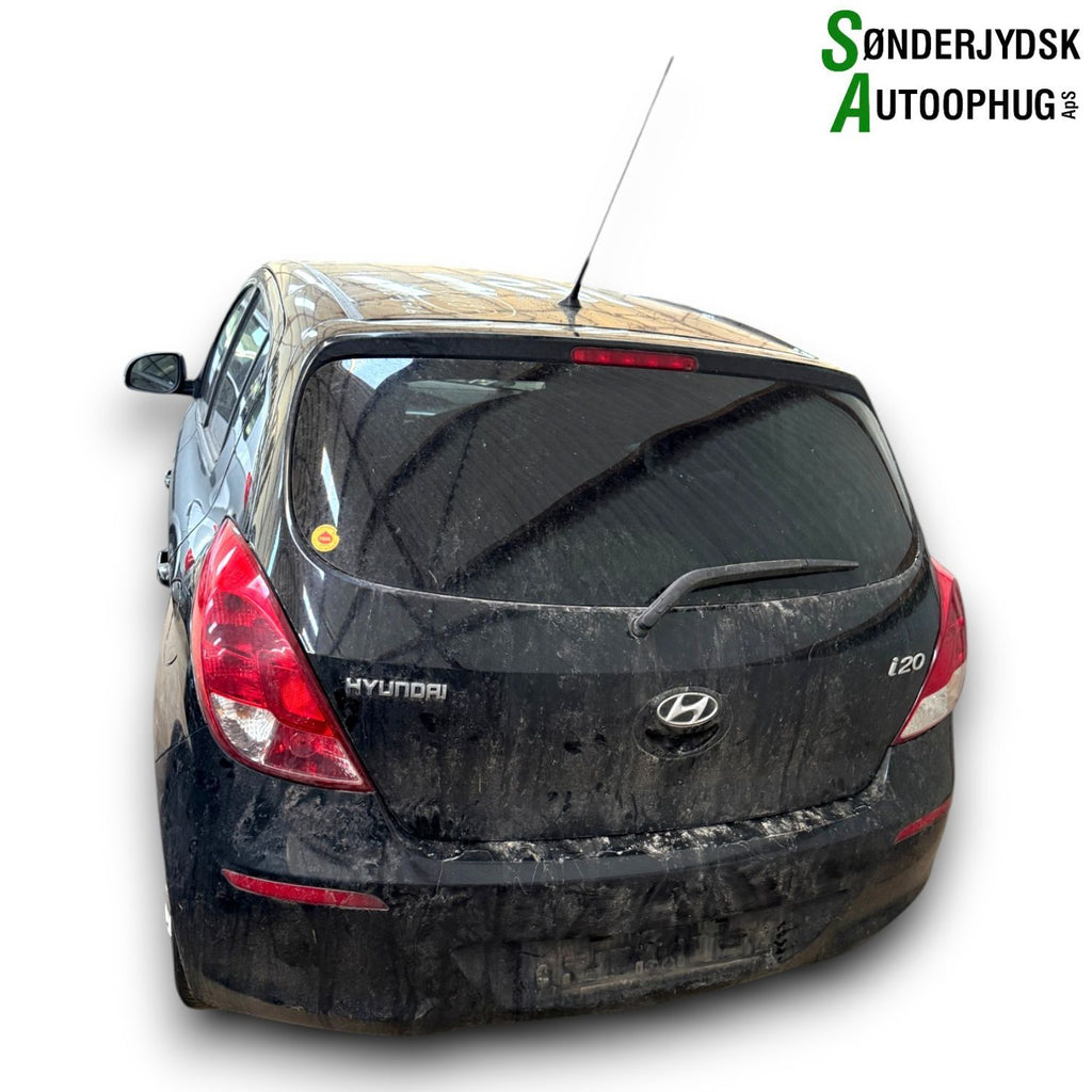 Hyundai I20 Nl Pluk-Selv-Bil Med OEM Nr. Ophugger Fra Hyundai Ophugger
