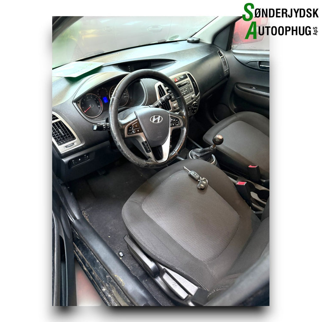 Hyundai I20 Nl Pluk-Selv-Bil Med OEM Nr. Ophugger Fra Hyundai Ophugger