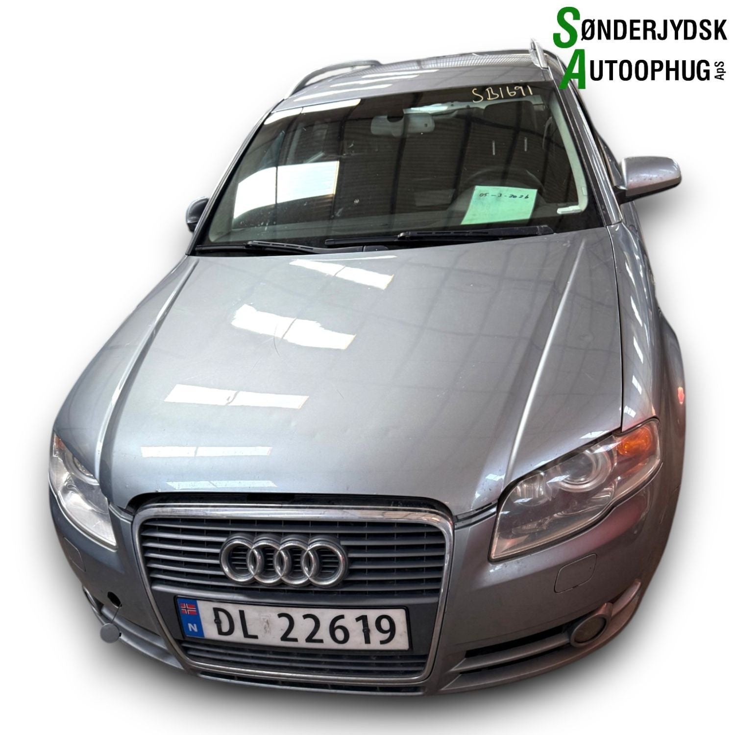 Audi A4 Pluk-Selv-Bil Med OEM Nr. Ophugger Fra Audi Ophugger
