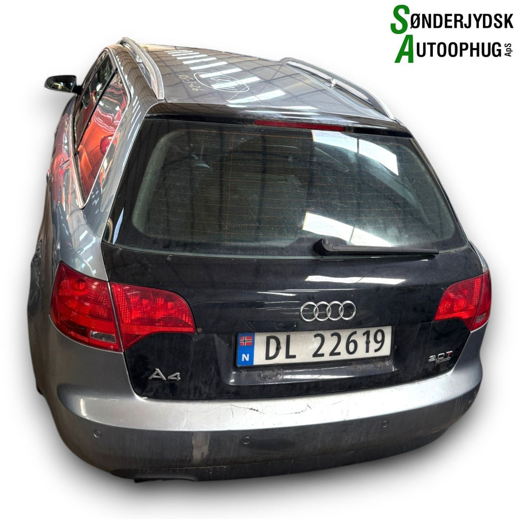 Audi A4 Pluk-Selv-Bil Med OEM Nr. Ophugger Fra Audi Ophugger