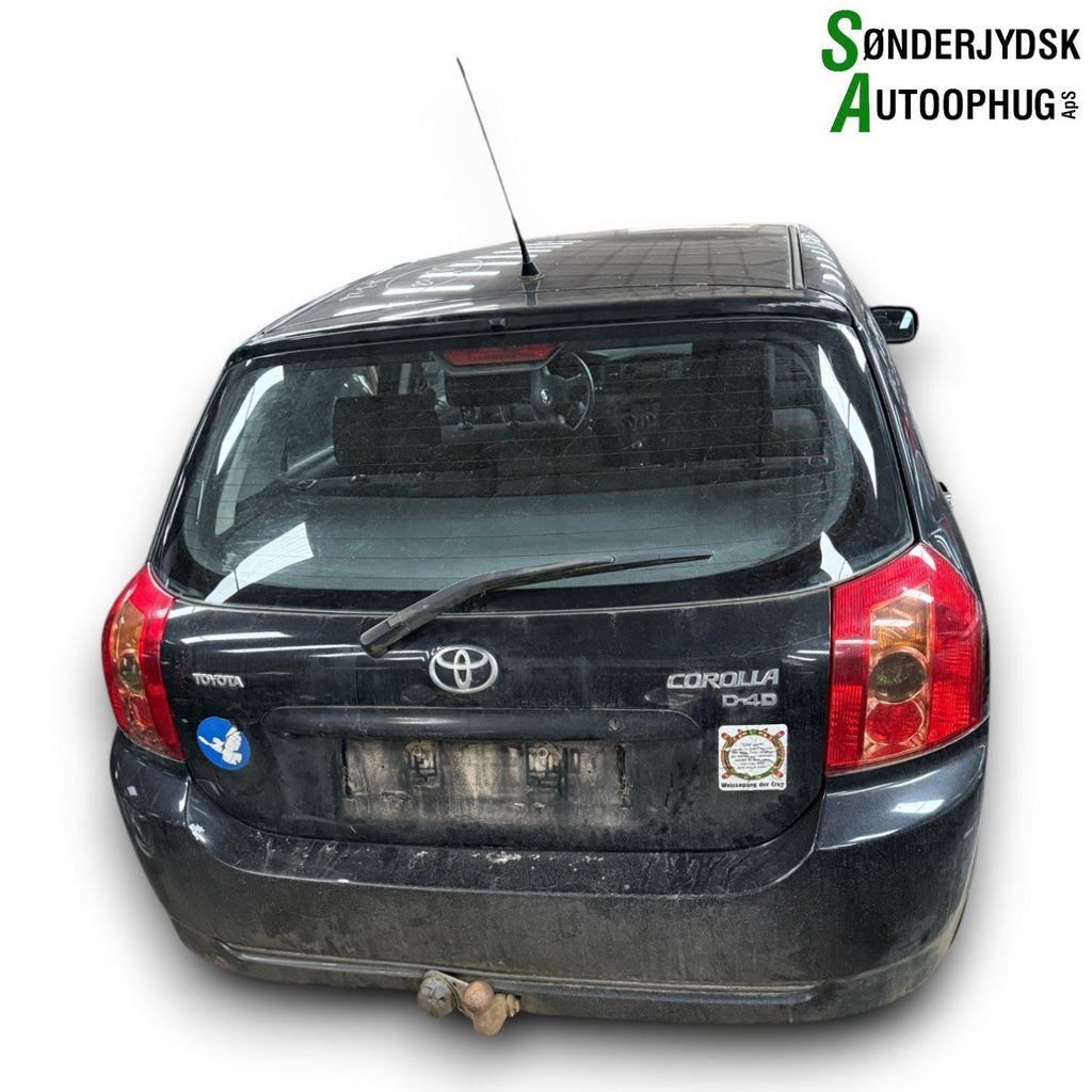 Toyota Corolla E12 Pluk-Selv-Bil Med OEM Nr. Ophugger Fra Toyota Ophugger