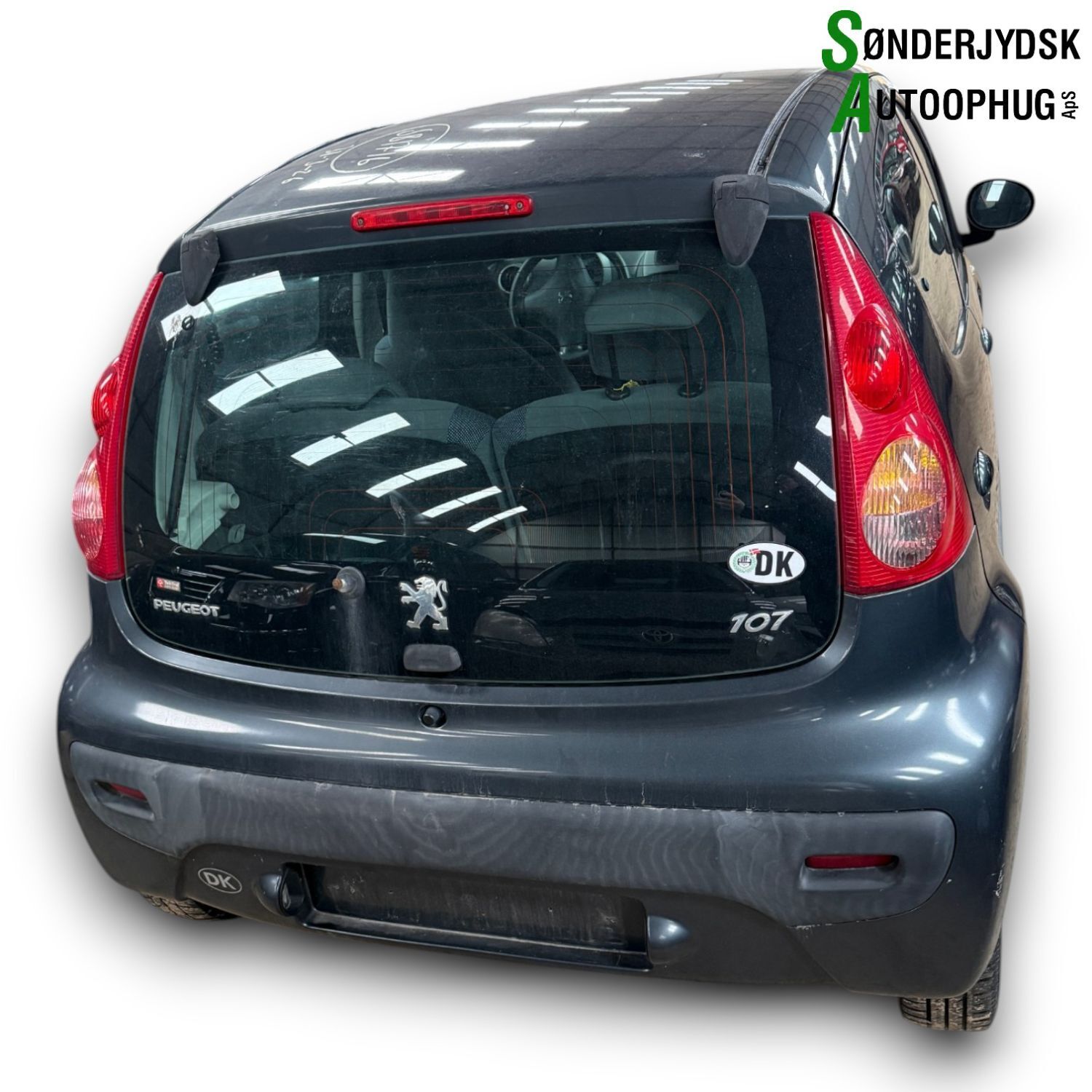Peugeot 107 Pluk-Selv-Bil Med OEM Nr. Ophugger Fra Peugeot Ophugger