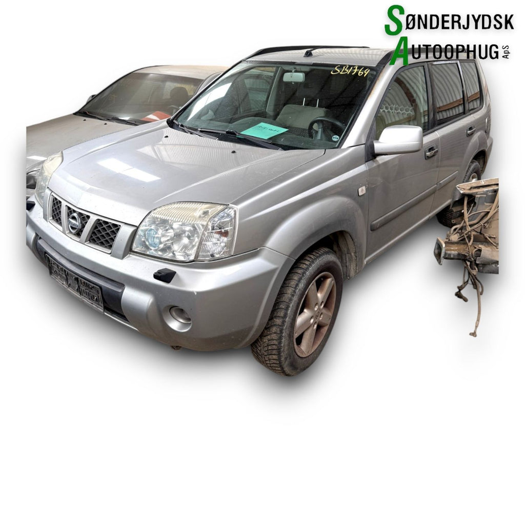 Nissan X-Trail T30 Pluk-Selv-Bil Med OEM Nr. Ophugger Fra Nissan Ophugger