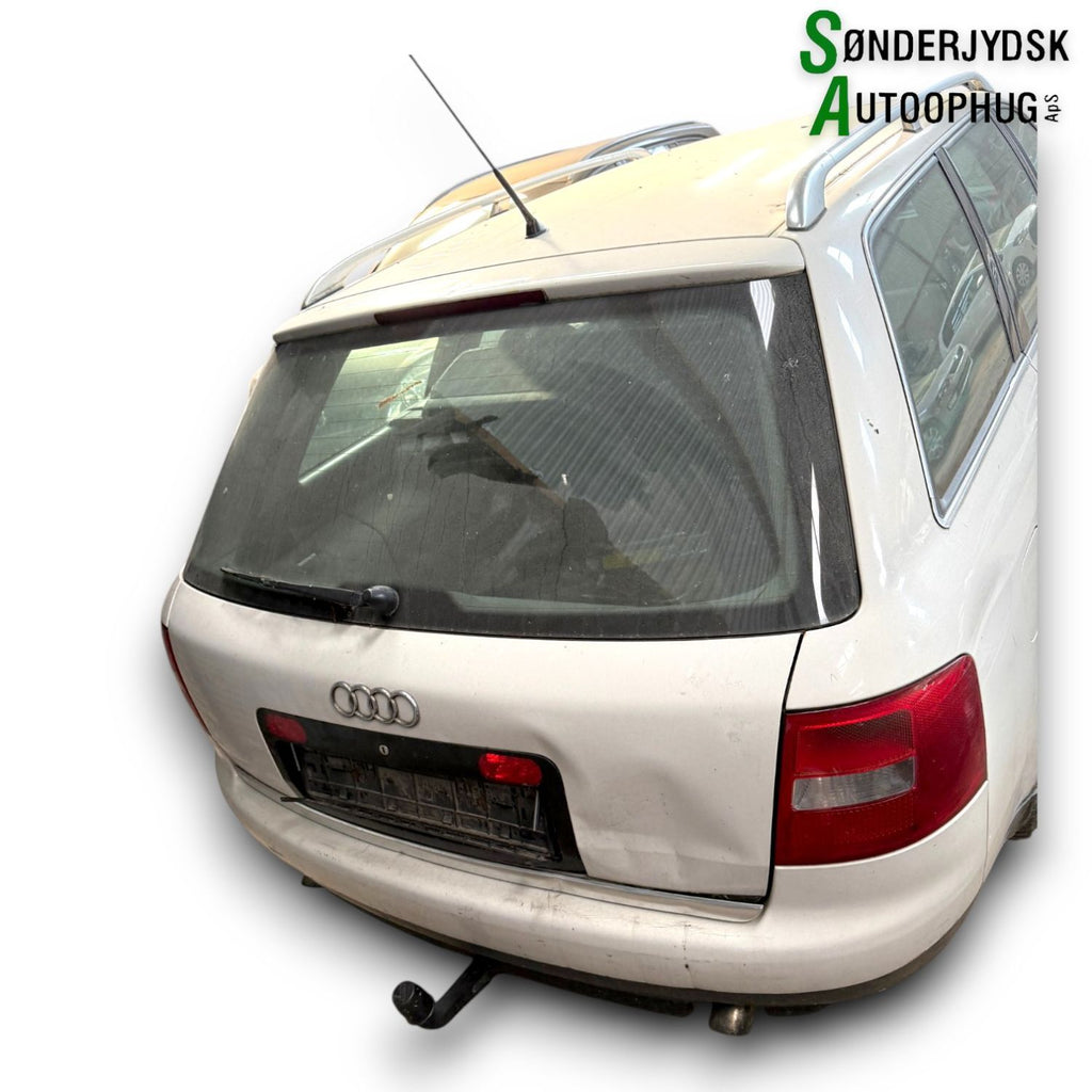 Audi A6 Pluk-Selv-Bil Med OEM Nr. Ophugger Fra Audi Ophugger