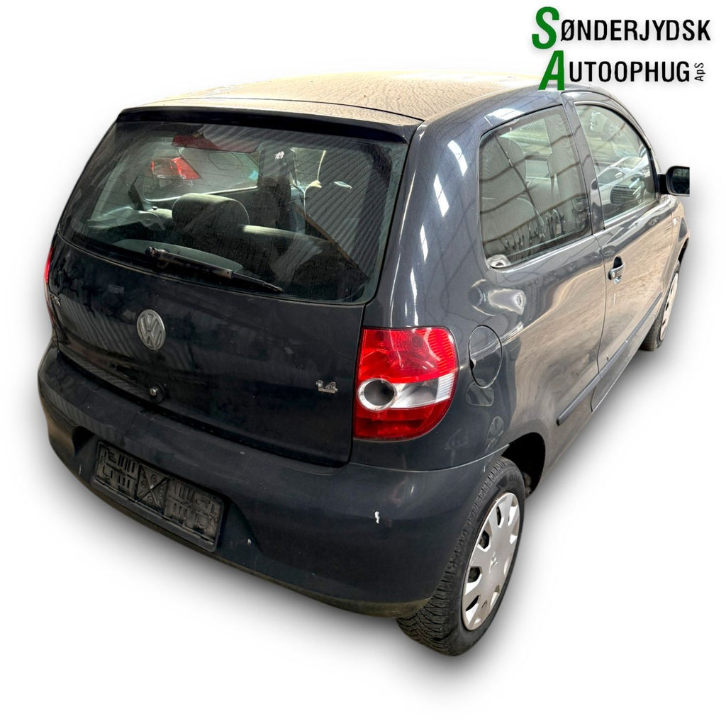 VW Fox 5Z Pluk-Selv-Bil Med OEM Nr. Ophugger Fra VW Ophugger