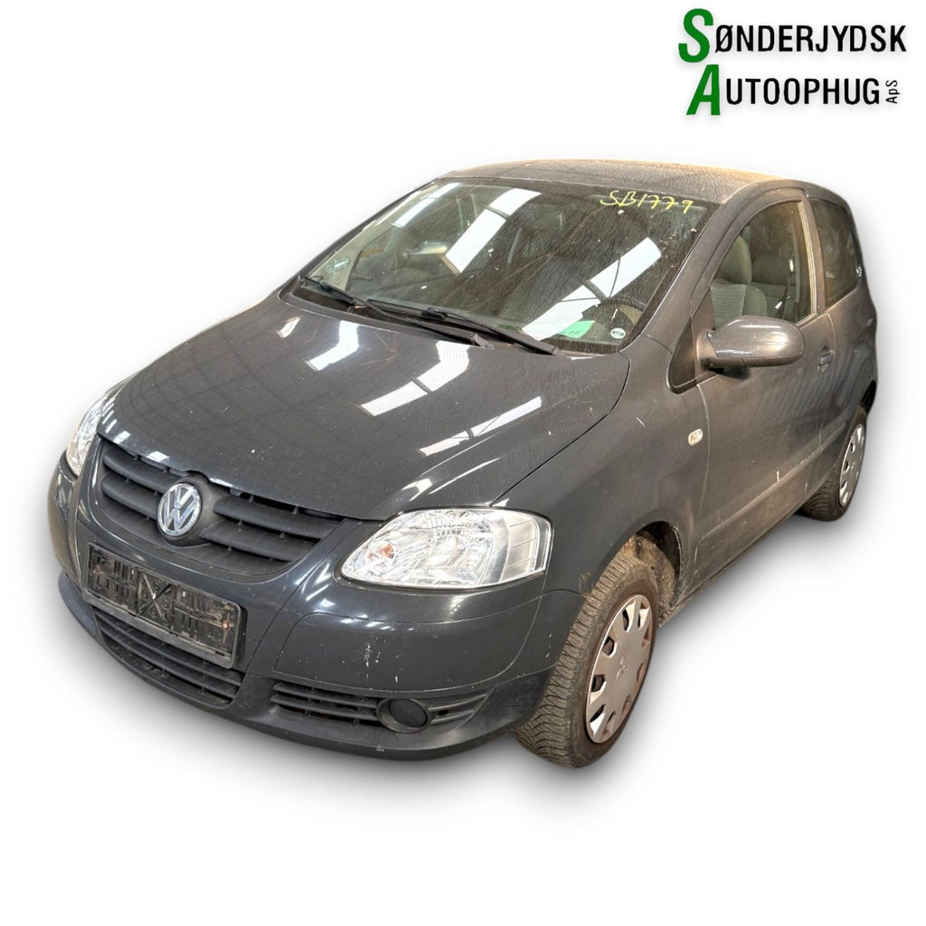 VW Fox 5Z Pluk-Selv-Bil Med OEM Nr. Ophugger Fra VW Ophugger