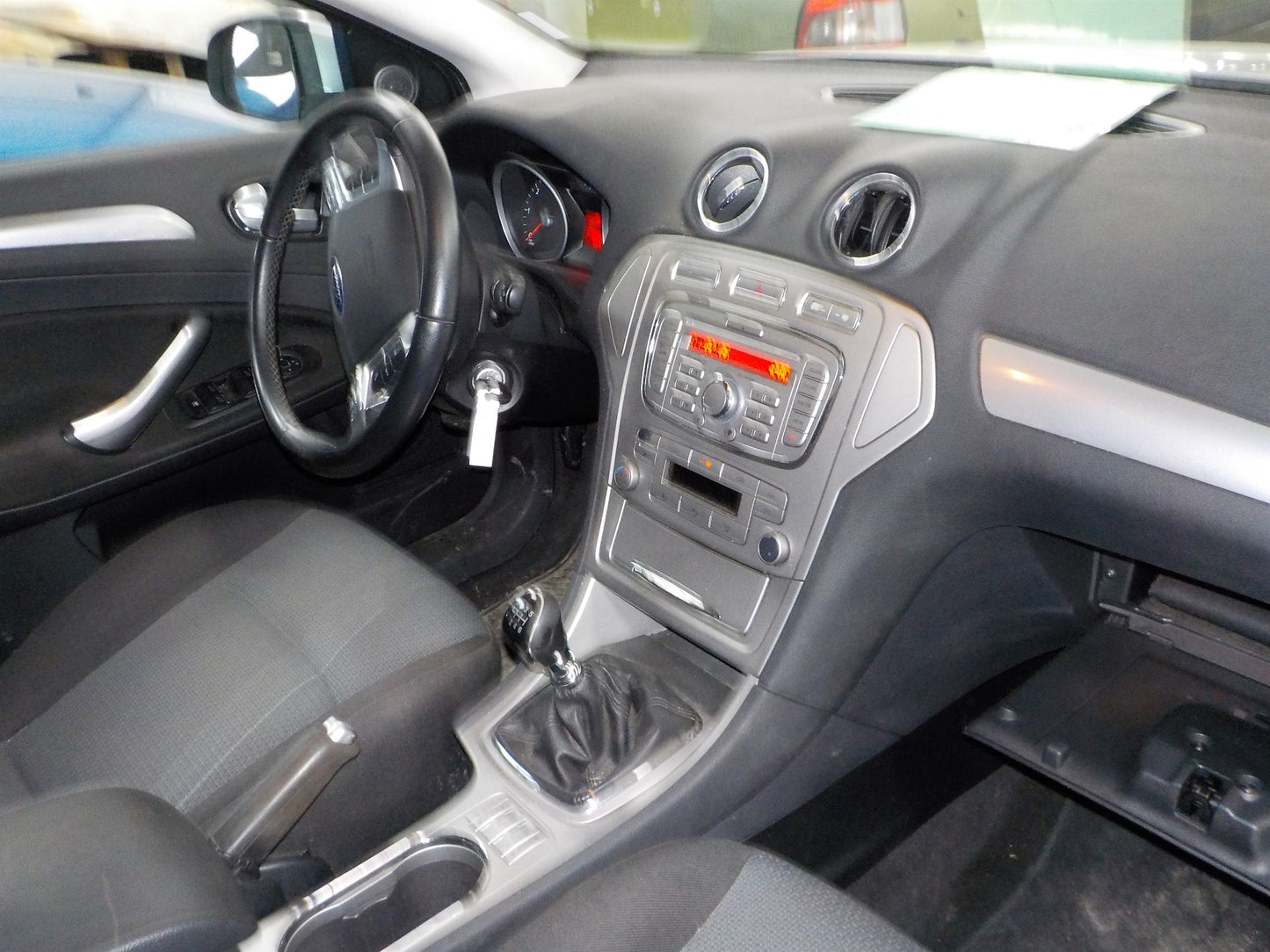 Ford Mondeo 4 Pluk-Selv-Bil Med OEM Nr. Ophugger Fra Ford Ophugger