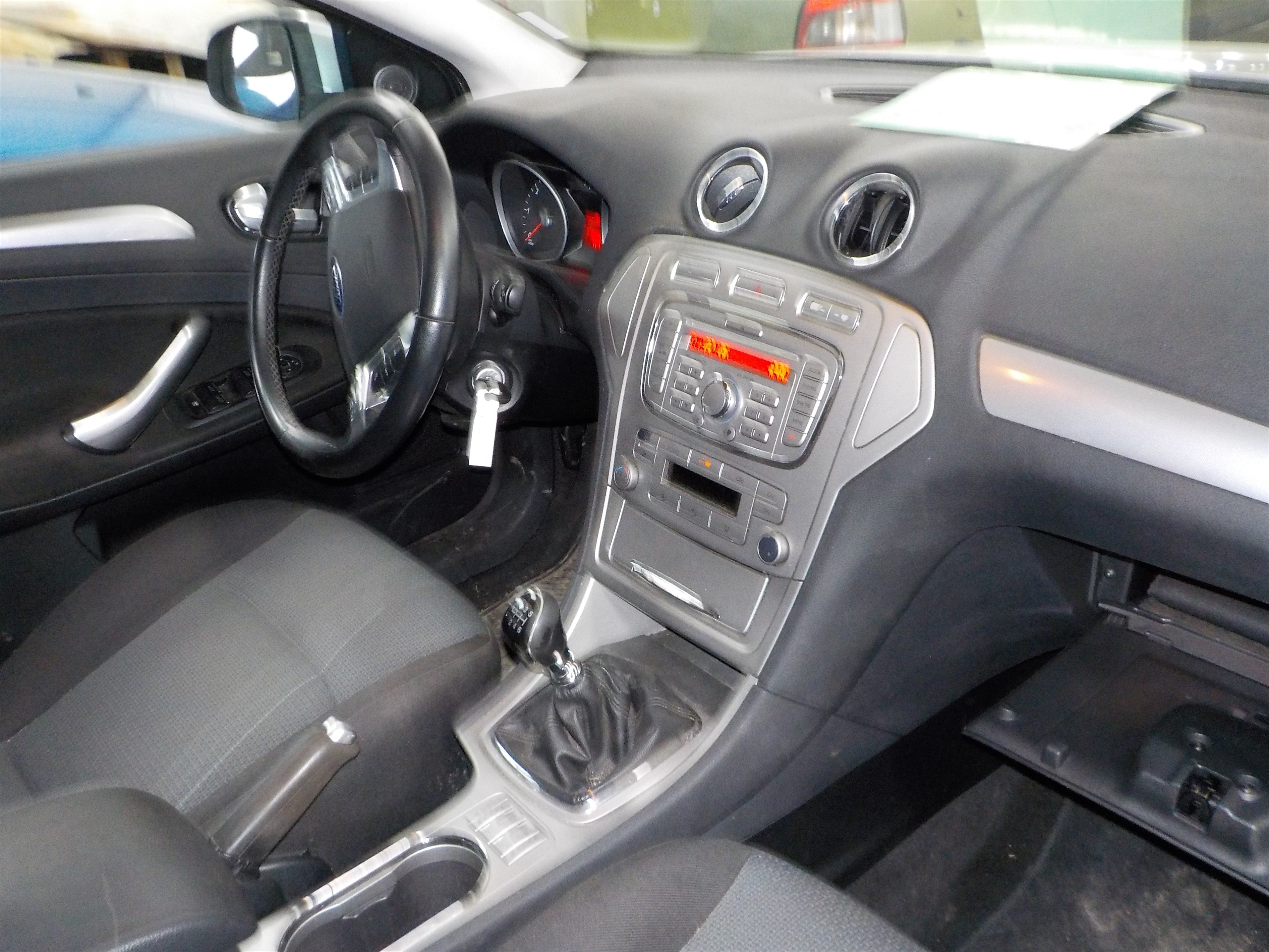 Ford Mondeo 4 Pluk-Selv-Bil Med OEM Nr. Ophugger Fra Ford Ophugger