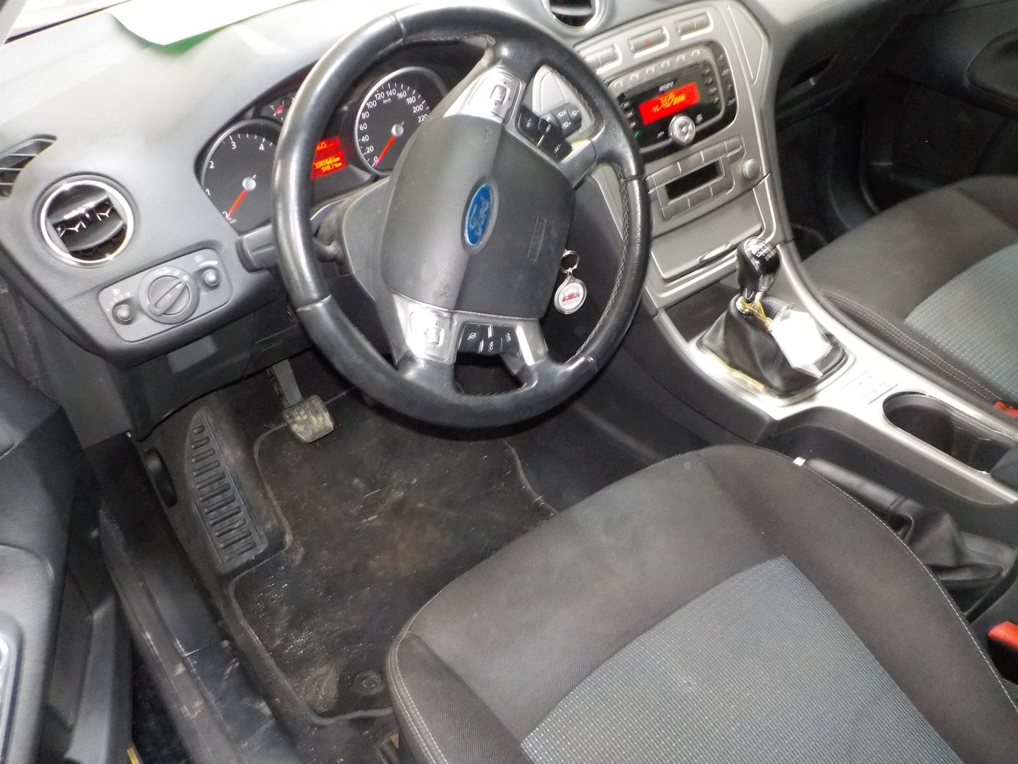 Ford Mondeo 4 Pluk-Selv-Bil Med OEM Nr. Ophugger Fra Ford Ophugger