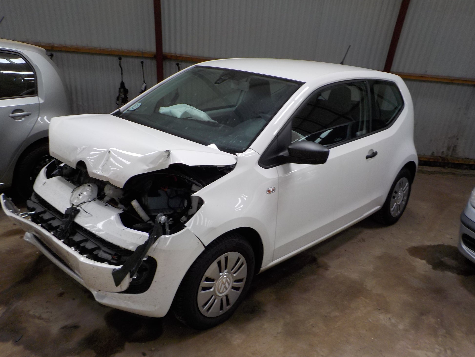 VW UP Pluk-Selv-Bil Med OEM Nr. Ophugger Fra VW Ophugger