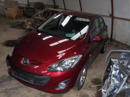 Mazda 2 DE Pluk-Selv-Bil Med OEM Nr. Ophugger Fra Mazda Ophugger