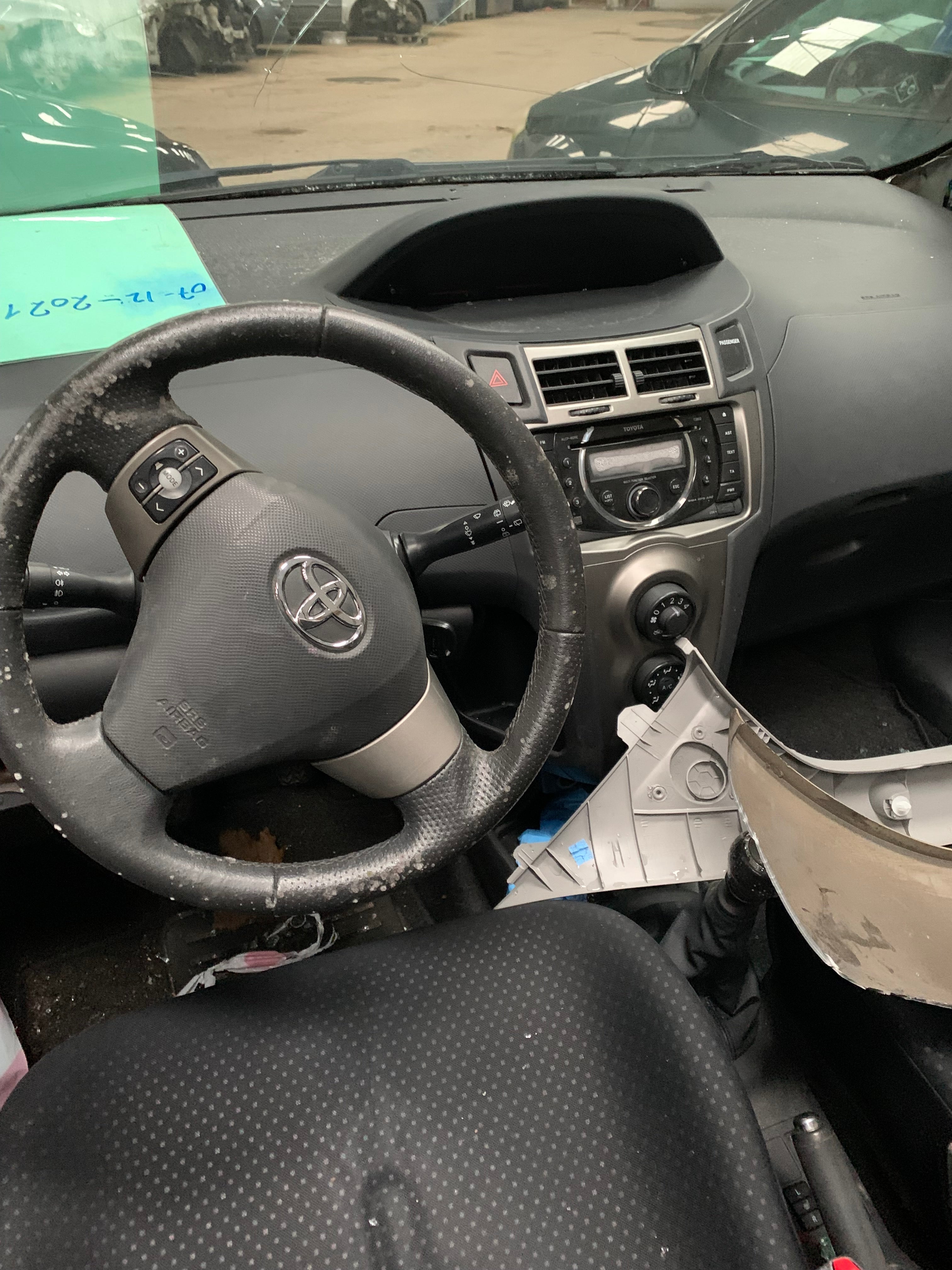 Toyota Yaris Pluk-Selv-Bil Med OEM Nr. Ophugger Fra Toyota Ophugger