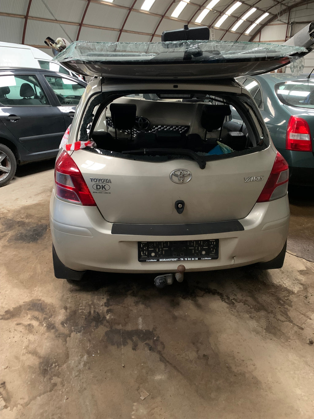 Toyota Yaris Pluk-Selv-Bil Med OEM Nr. Ophugger Fra Toyota Ophugger