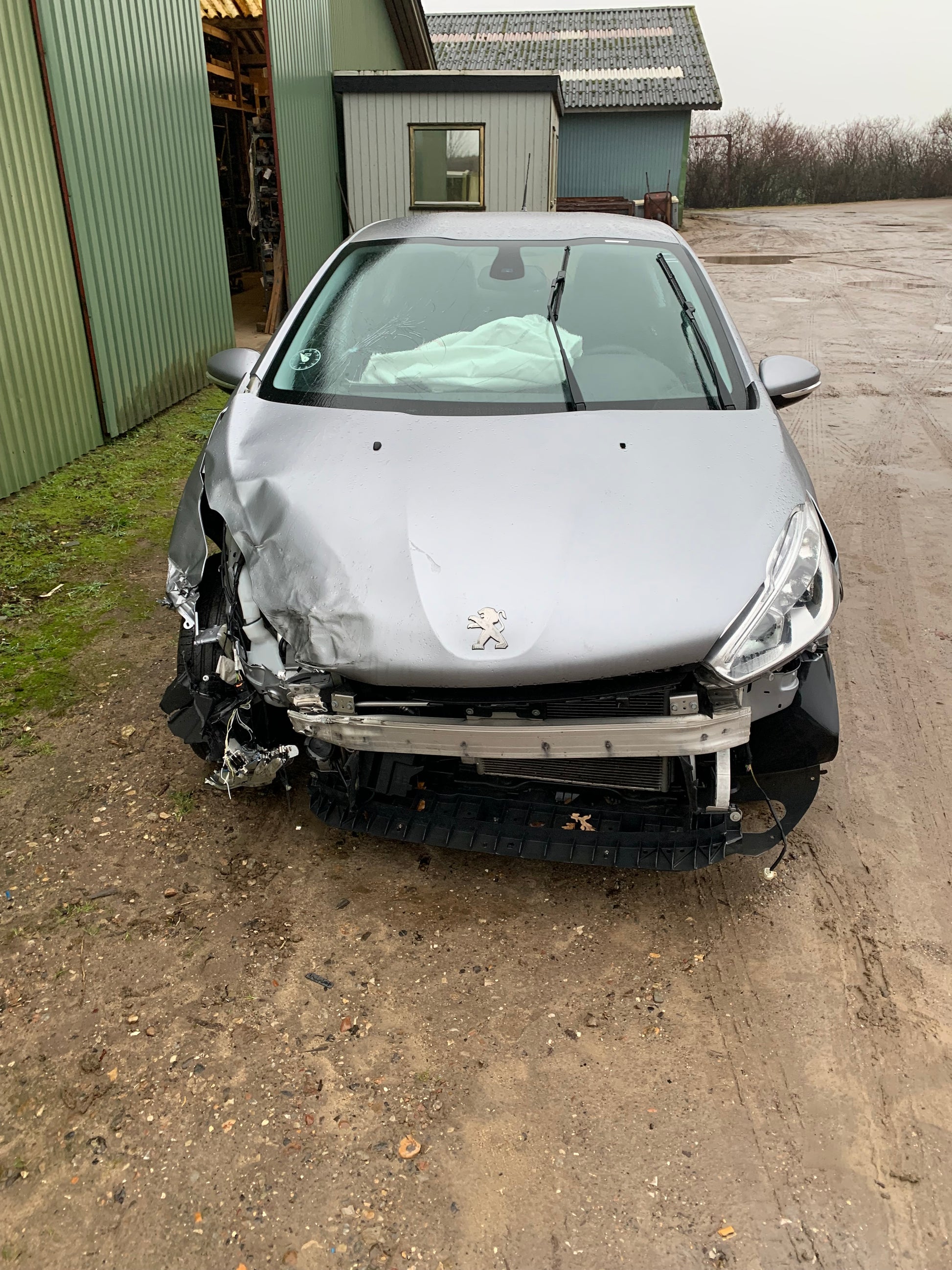 Peugeot 208 Pluk-Selv-Bil Med OEM Nr. Ophugger Fra Peugeot Ophugger