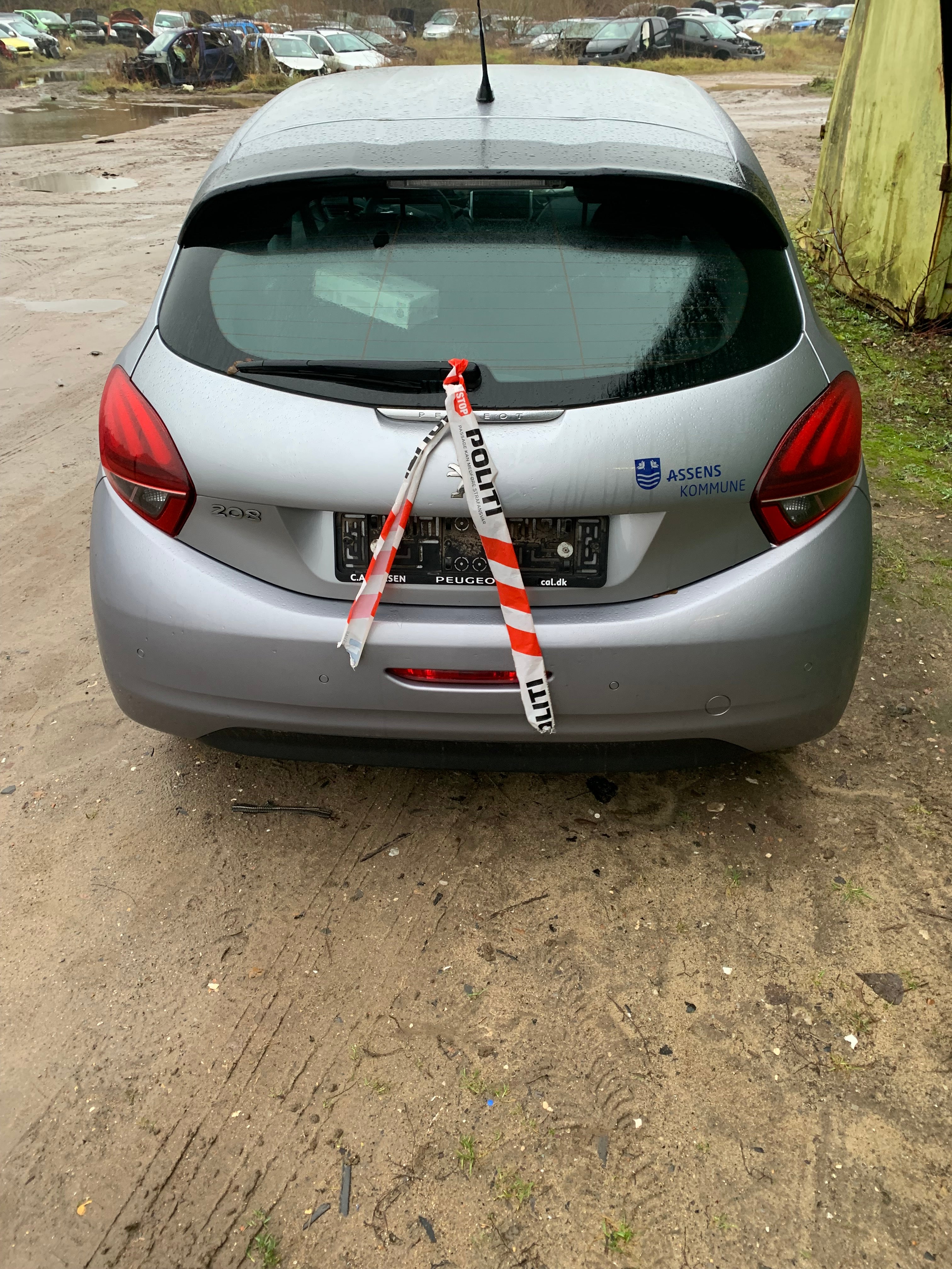 Peugeot 208 Pluk-Selv-Bil Med OEM Nr. Ophugger Fra Peugeot Ophugger