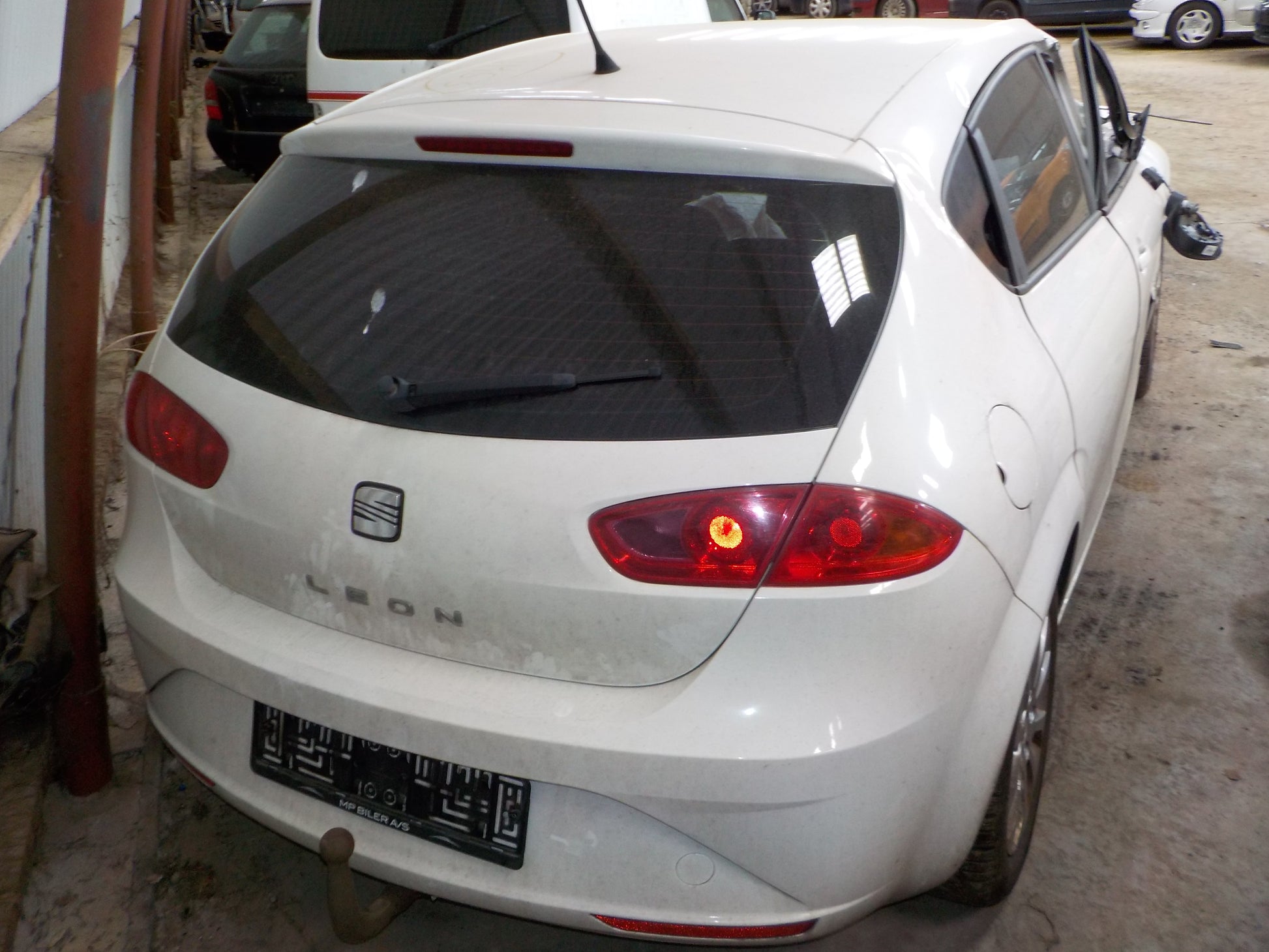 Seat Leon 1P Pluk-Selv-Bil Med OEM Nr. Ophugger Fra Seat Ophugger
