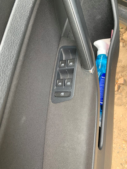 VW Golf 7 AU Pluk-Selv-Bil Med OEM Nr. Ophugger Fra VW Ophugger