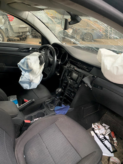Skoda Superb Pluk-Selv-Bil Med OEM Nr. TMBJE73T9B9039964 Fra Skoda Ophugger