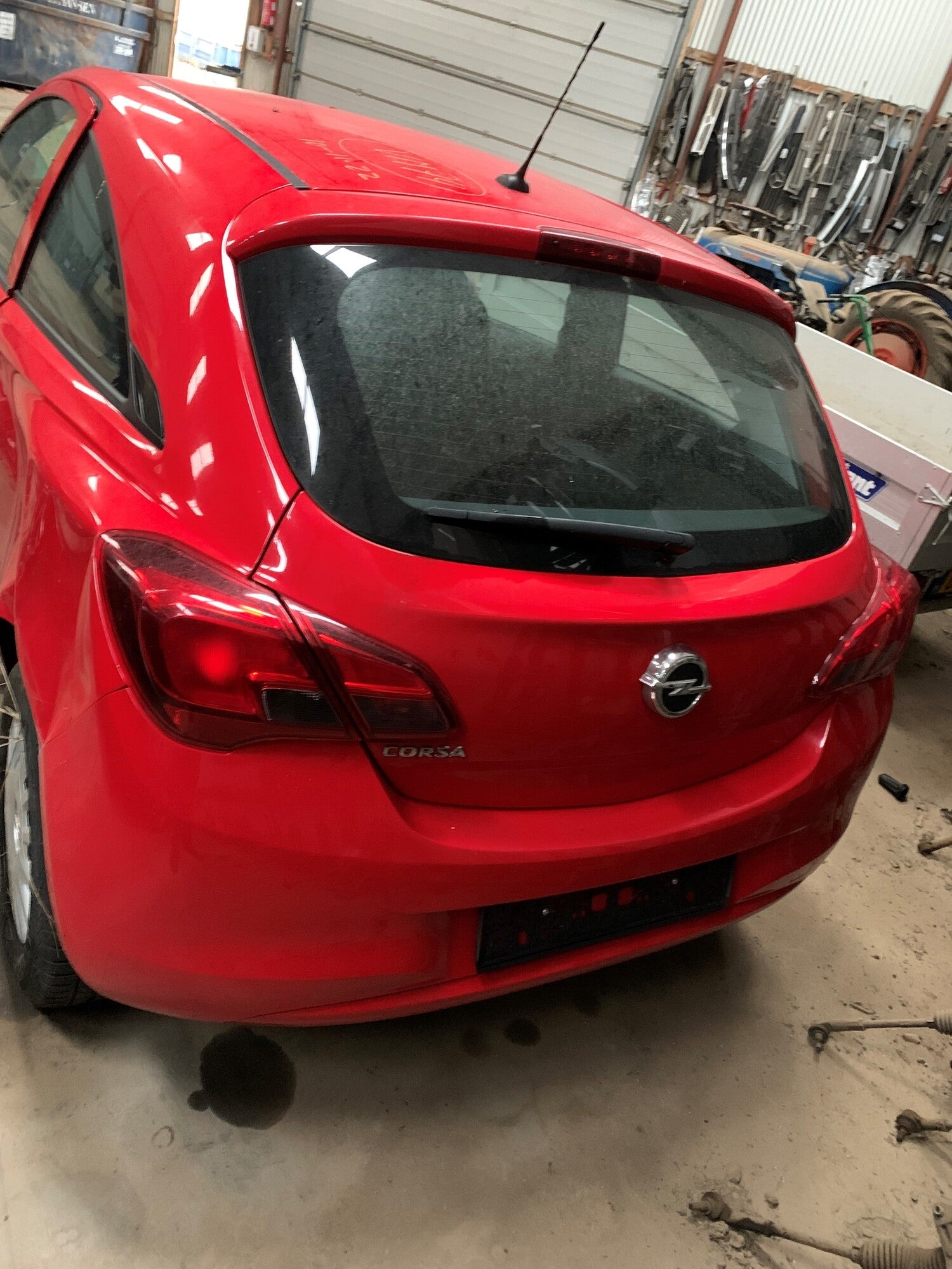 Opel Corsa E Pluk-Selv-Bil Med OEM Nr. Ophugger Fra Opel Ophugger