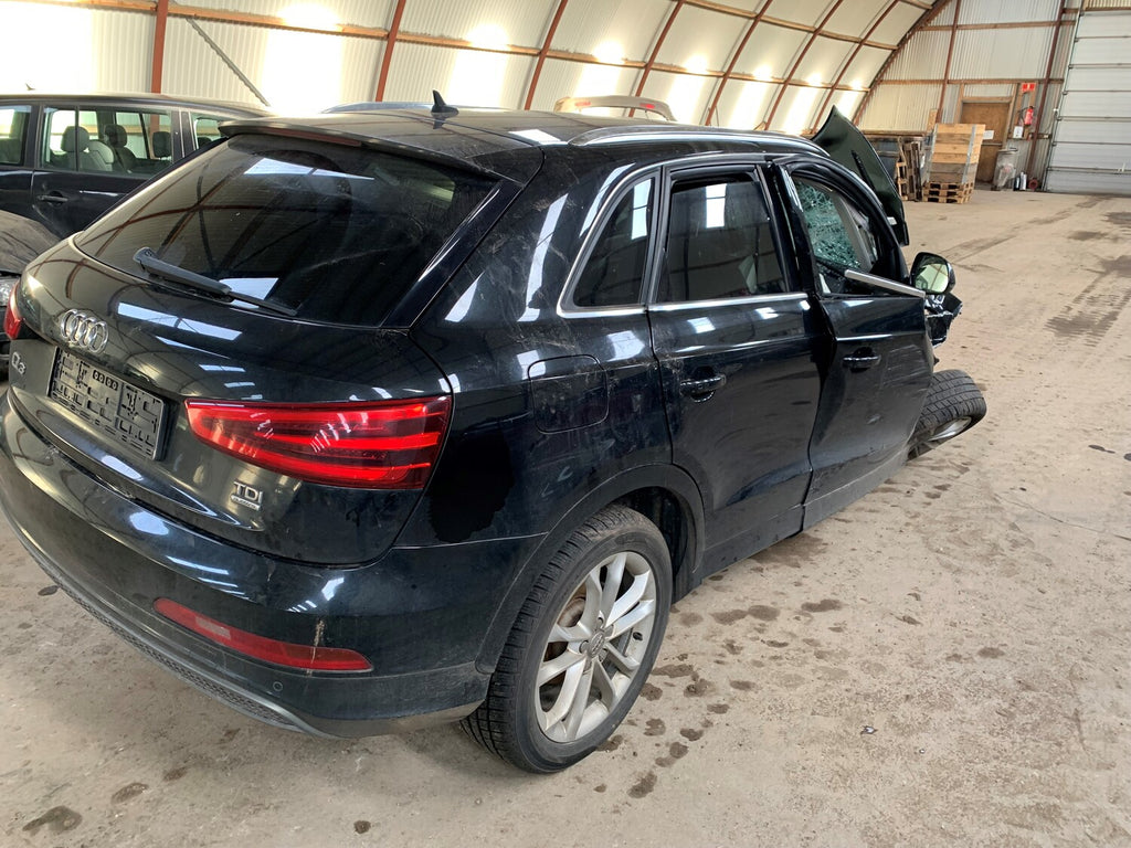 Audi Q3 Pluk-Selv-Bil Med OEM Nr. WAUZZZ8U1ER148117 Fra Audi Ophugger