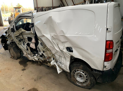 Peugeot Expert Pluk-Selv-Bil Med OEM Nr. Ophugger Fra Peugeot Ophugger