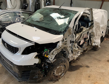 Peugeot Expert Pluk-Selv-Bil Med OEM Nr. Ophugger Fra Peugeot Ophugger