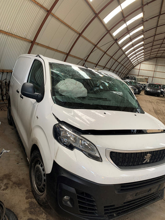 Peugeot Expert Pluk-Selv-Bil Med OEM Nr. Ophugger Fra Peugeot Ophugger