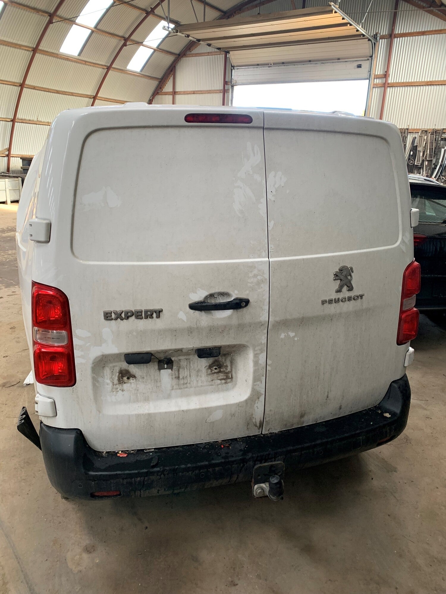Peugeot Expert Pluk-Selv-Bil Med OEM Nr. Ophugger Fra Peugeot Ophugger