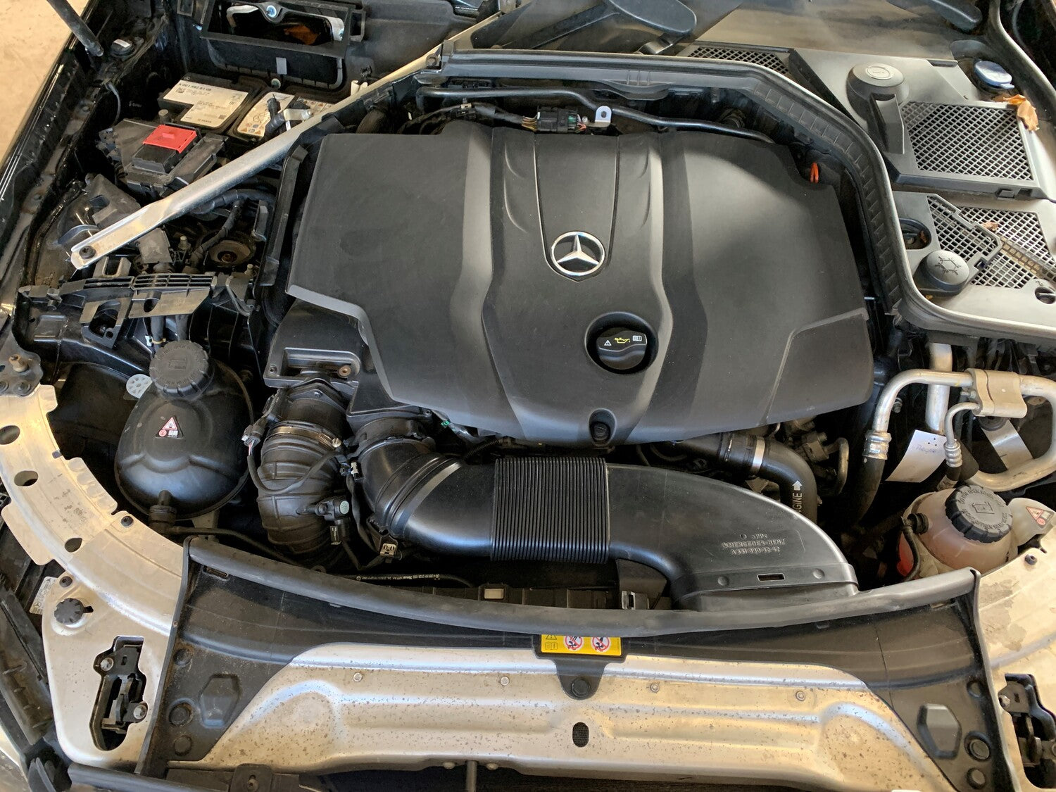 Mercedes-Benz Mercedes C W205 Pluk-Selv-Bil Med OEM Nr. Ophugger Fra Mercedes-Benz Ophugger