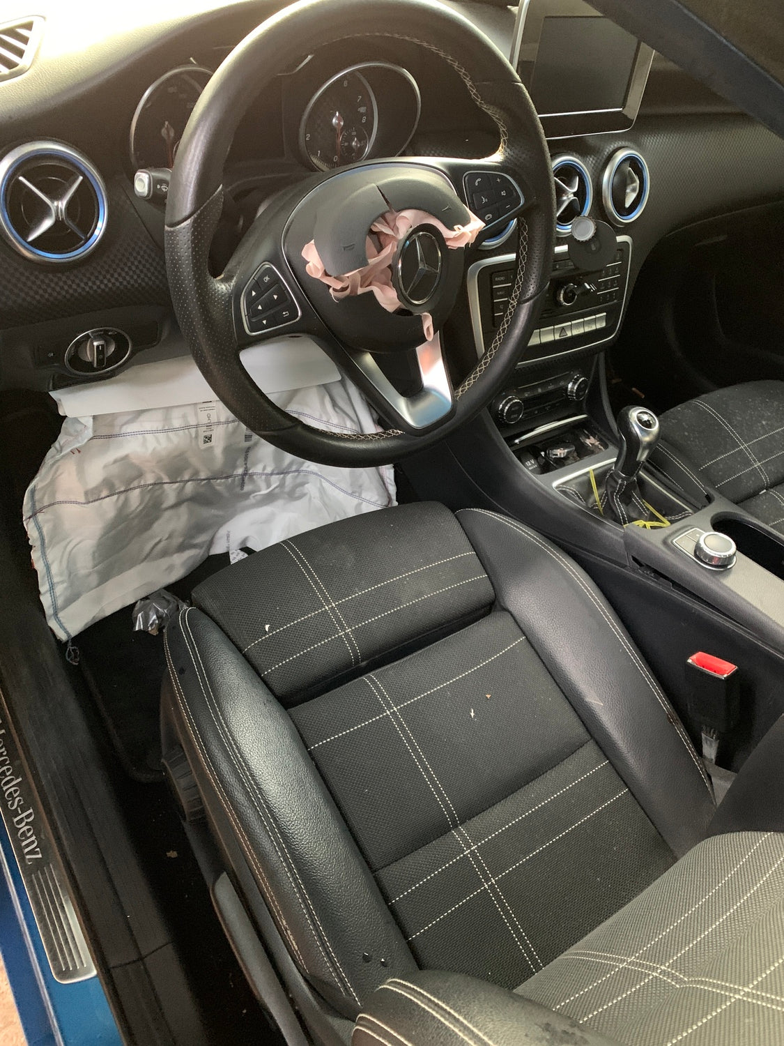 Mercedes-Benz A-W176 Pluk-Selv-Bil Med OEM Nr. Ophugger Fra Mercedes-Benz Ophugger