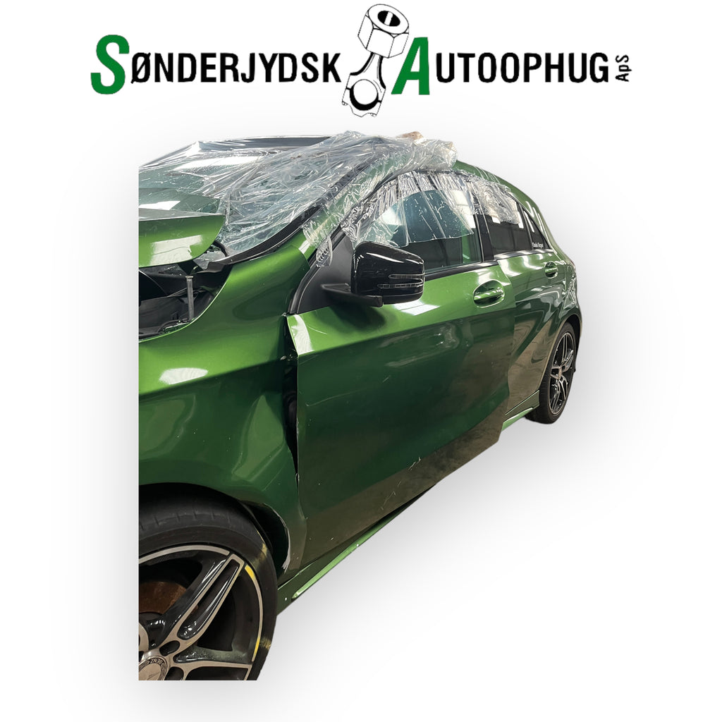 Mercedes-Benz Mercedes A W176 Pluk-Selv-Bil Med OEM Nr. Ophugger Fra Mercedes-Benz Ophugger