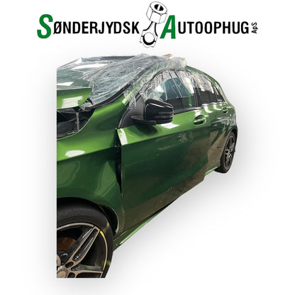 Mercedes-Benz A-W176 Pluk-Selv-Bil Med OEM Nr. Ophugger Fra Mercedes-Benz Ophugger