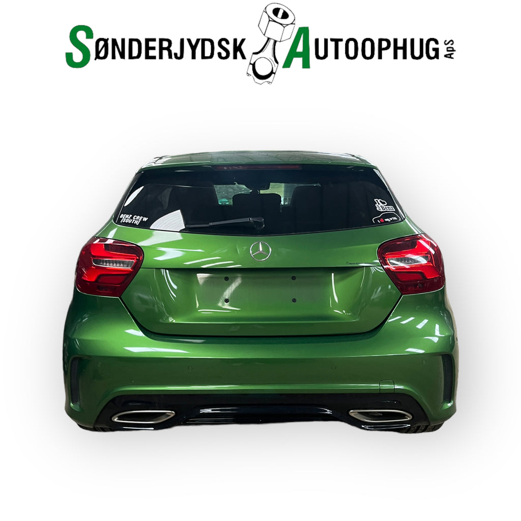 Mercedes-Benz Mercedes A W176 Pluk-Selv-Bil Med OEM Nr. Ophugger Fra Mercedes-Benz Ophugger
