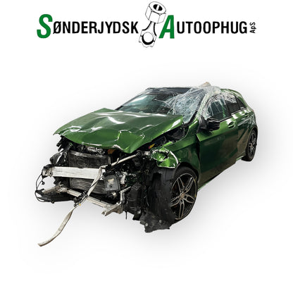 Mercedes-Benz A-W176 Pluk-Selv-Bil Med OEM Nr. Ophugger Fra Mercedes-Benz Ophugger