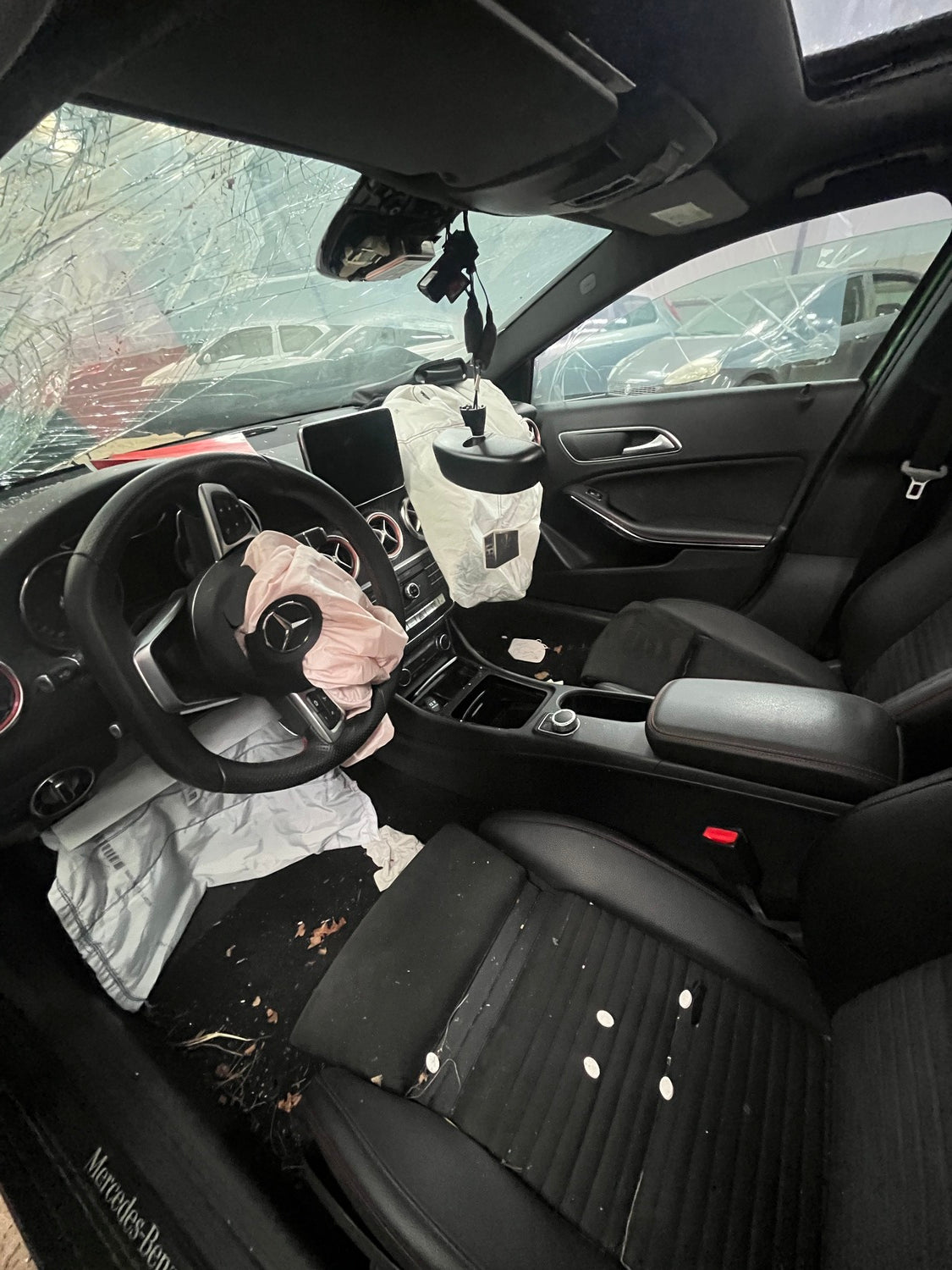 Mercedes-Benz A-W176 Pluk-Selv-Bil Med OEM Nr. Ophugger Fra Mercedes-Benz Ophugger