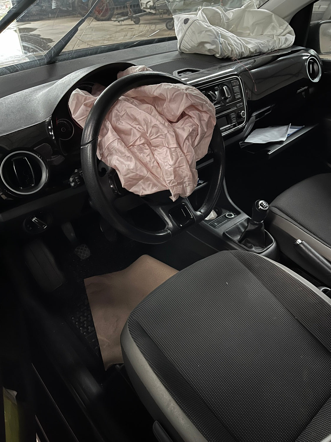 VW Up Pluk-Selv-Bil Med OEM Nr. Ophugger Fra VW Ophugger