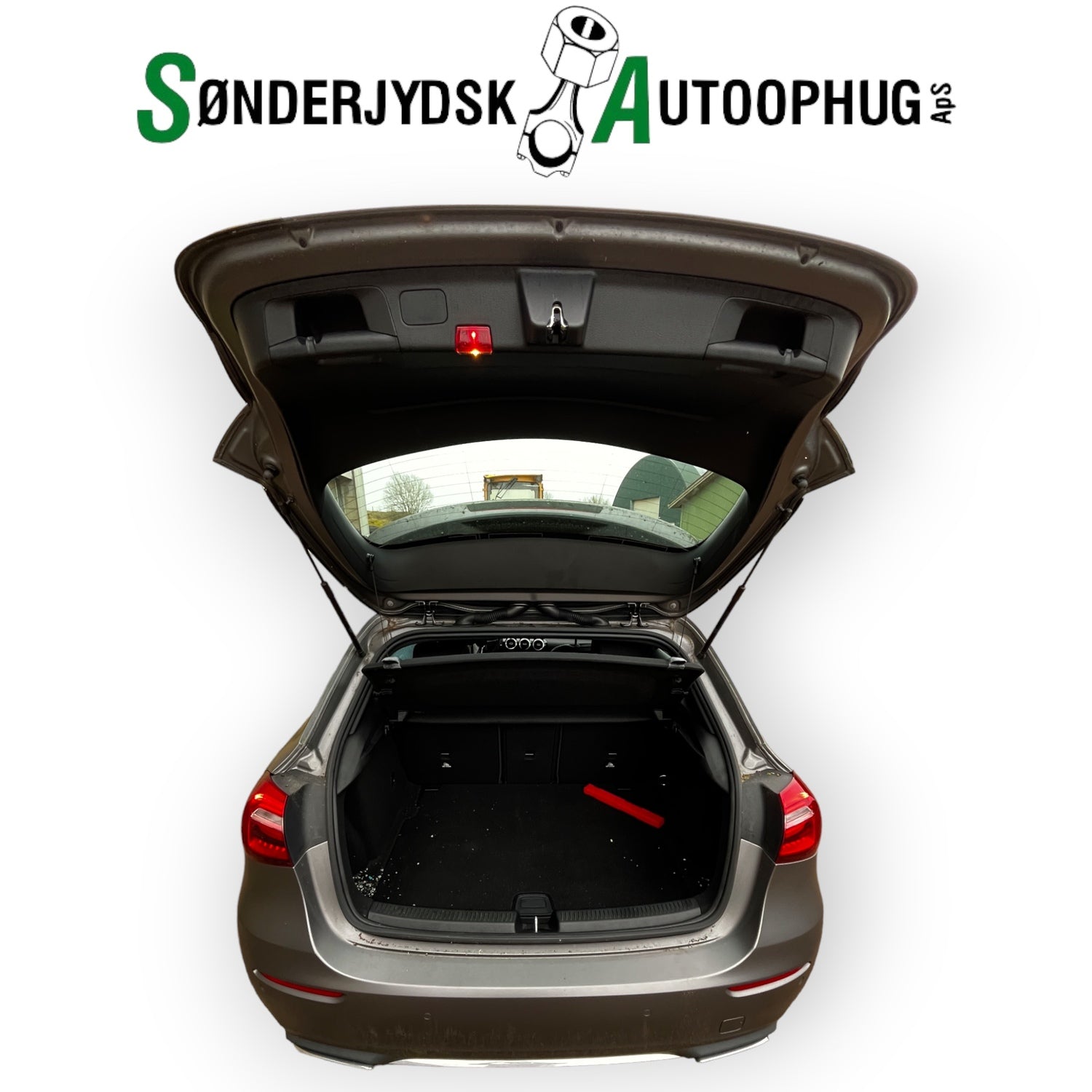 Mercedes-Benz Mercedes A W177 Pluk-Selv-Bil Med OEM Nr. Ophugger Fra Mercedes-Benz Ophugger