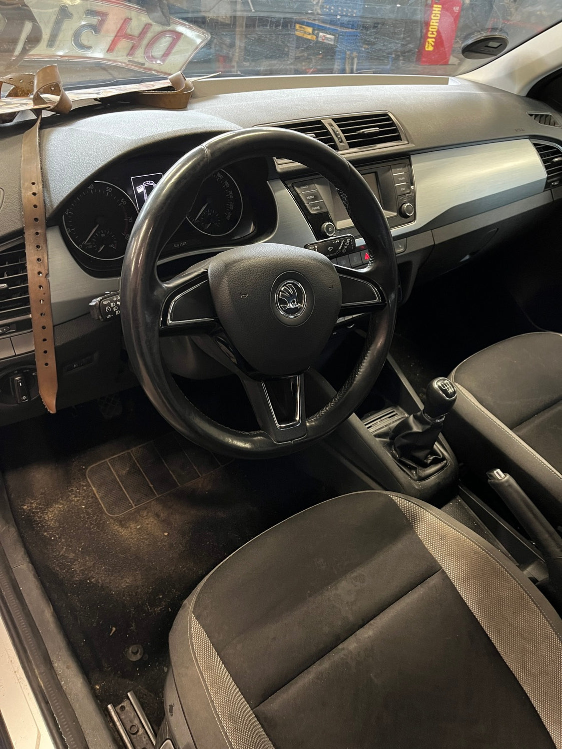 Skoda Fabia Pluk-Selv-Bil Med OEM Nr. Ophugger Fra Skoda Ophugger