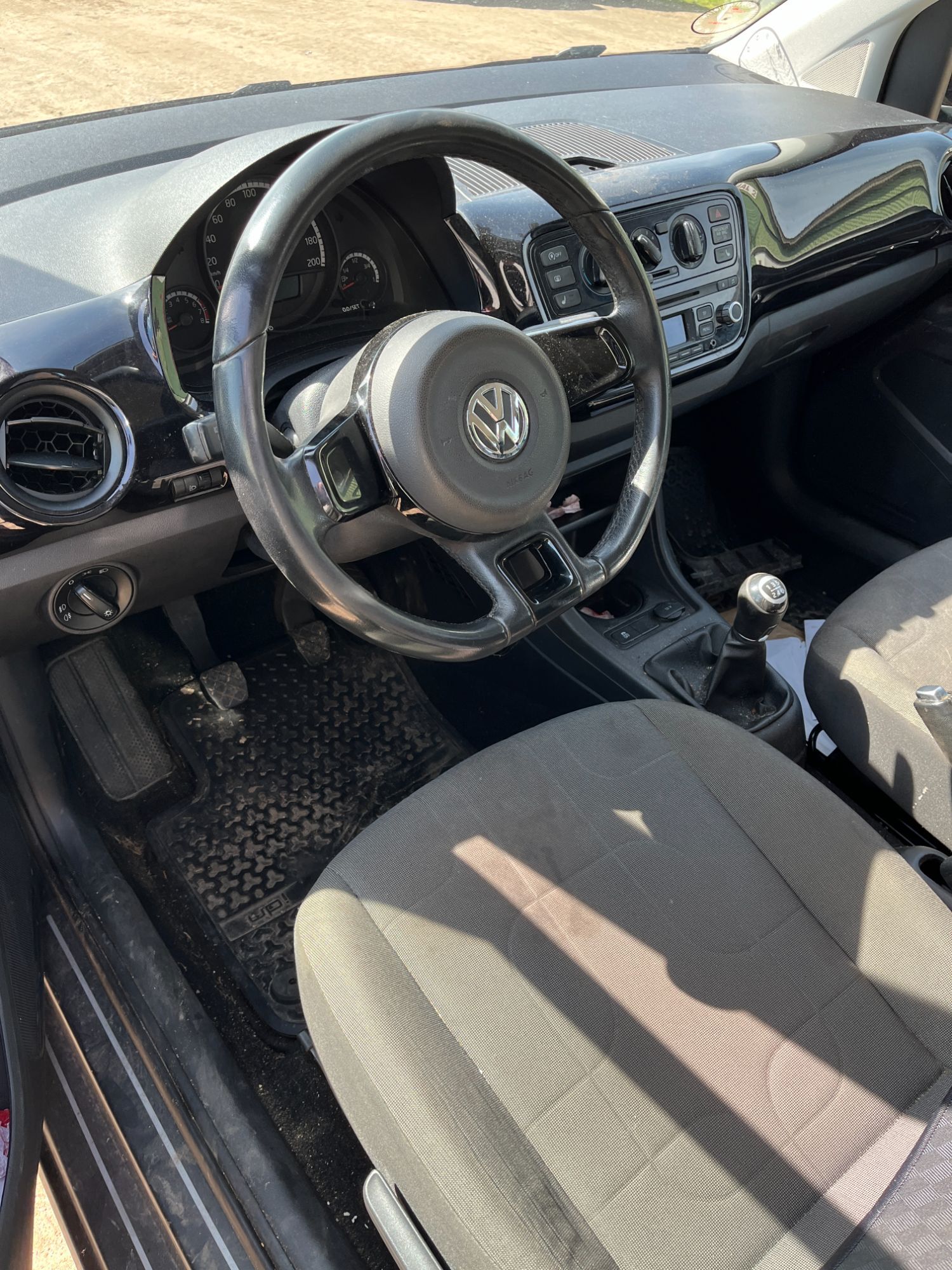 VW UP Pluk-Selv-Bil Med OEM Nr. Ophugger Fra VW Ophugger