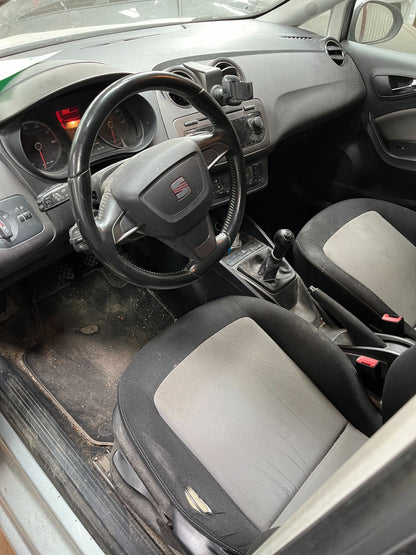 Seat Ibiza 6J Pluk-Selv-Bil Med OEM Nr. Ophugger Fra Seat Ophugger