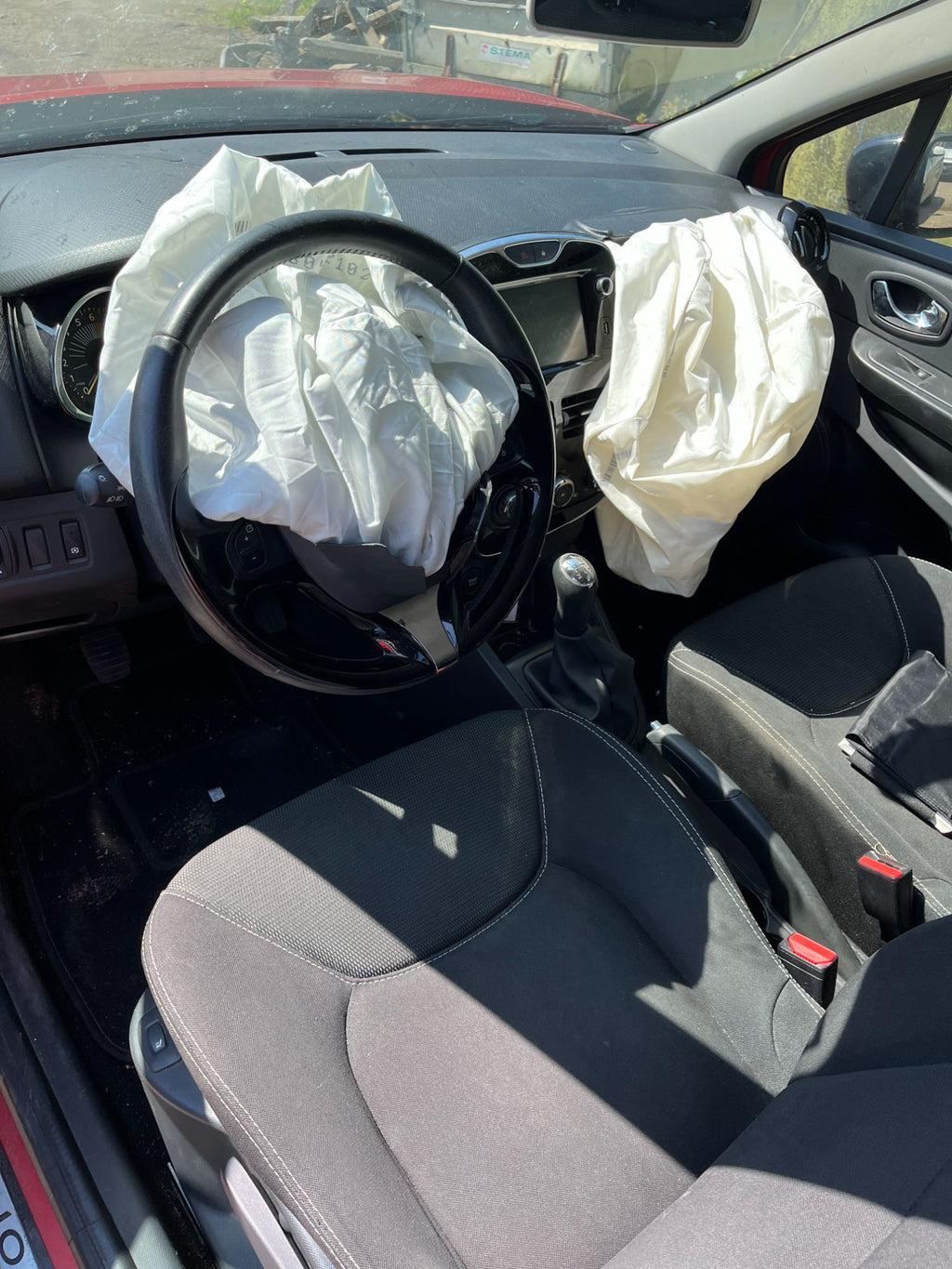Renault Clio 4 Pluk-Selv-Bil Med OEM Nr. Ophugger Fra Renault Ophugger