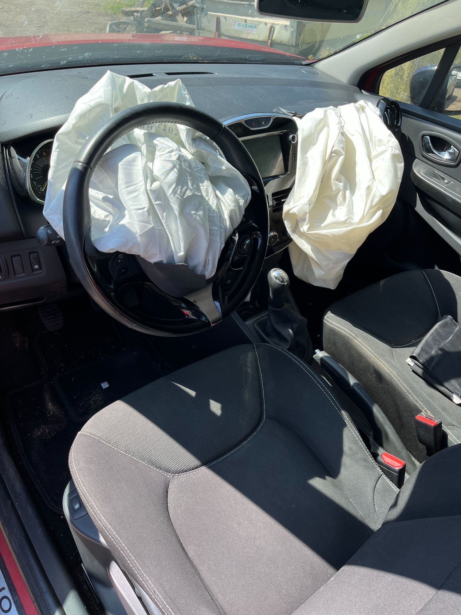 Renault Clio 4 Pluk-Selv-Bil Med OEM Nr. Ophugger Fra Renault Ophugger